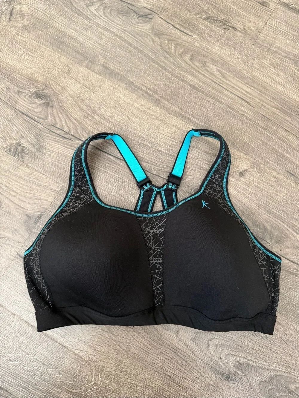 Danskin Now Women Black Polyester Soft Padded Cups Crossback Sports Bra Size 36D